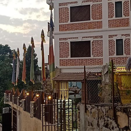 Hotel Kings Покхара Экстерьер фото