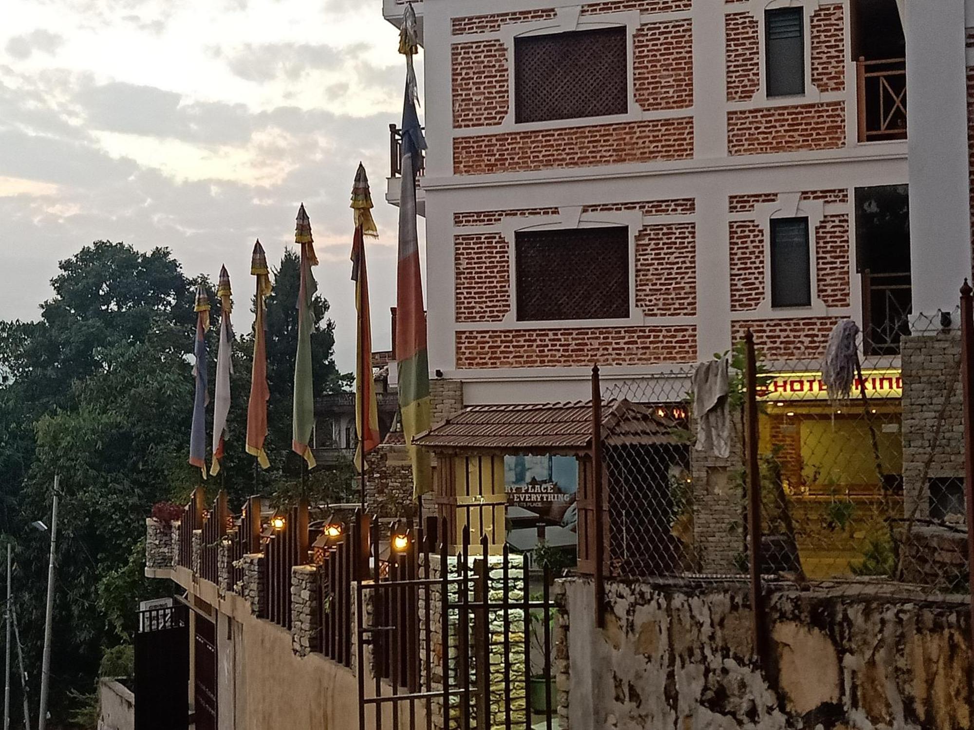 Hotel Kings Покхара Экстерьер фото