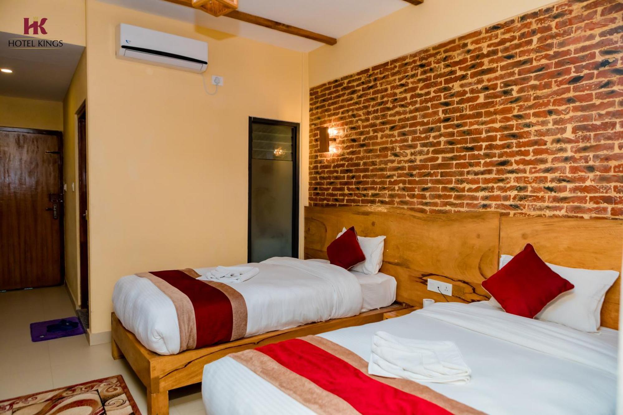 Hotel Kings Покхара Экстерьер фото