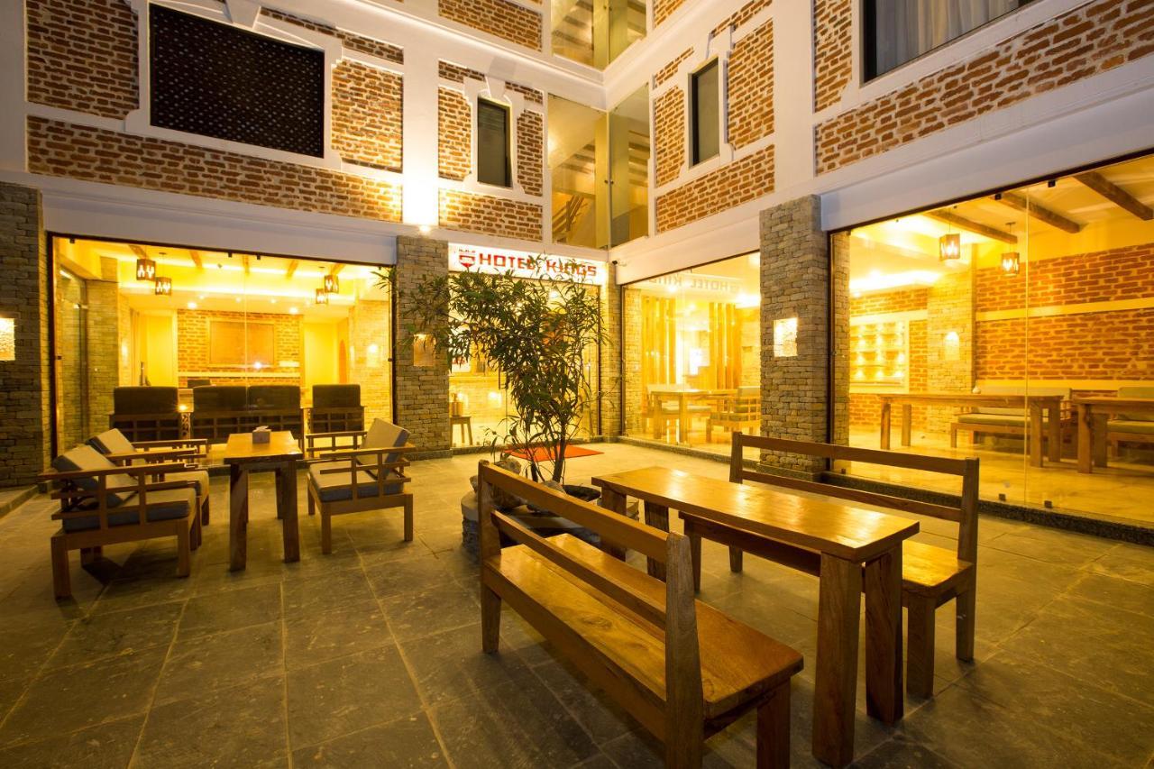 Hotel Kings Покхара Экстерьер фото