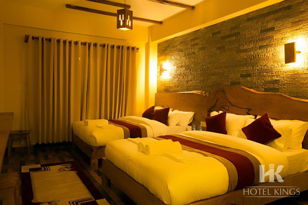 Hotel Kings Покхара Экстерьер фото