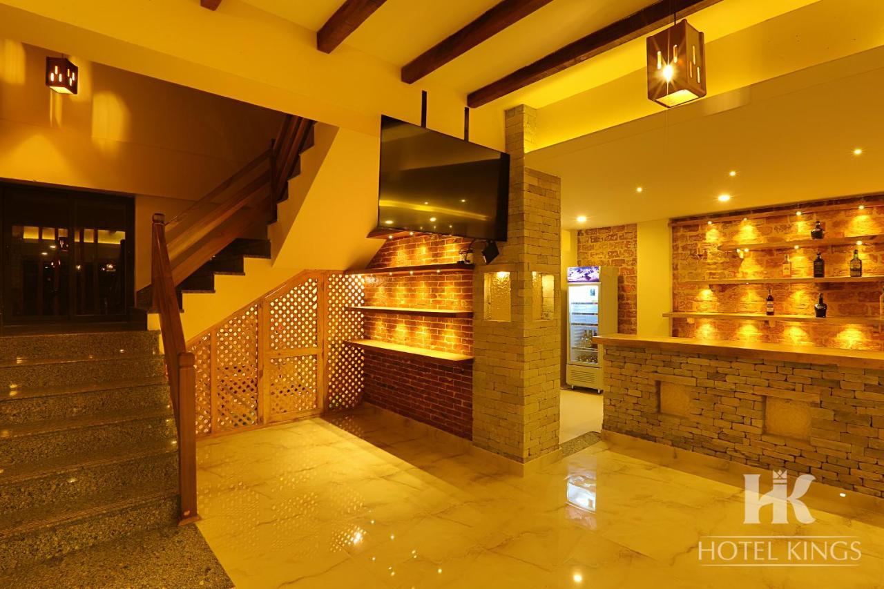 Hotel Kings Покхара Экстерьер фото